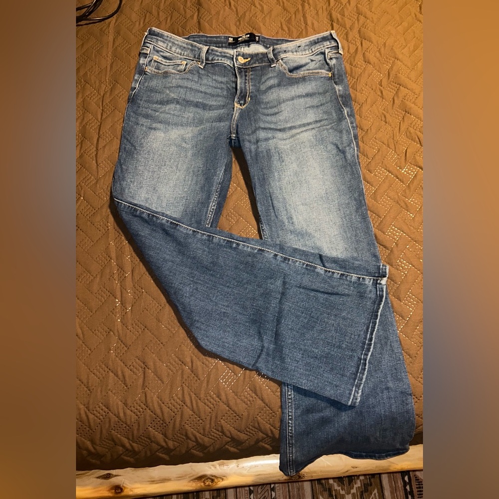 Women’s Hollister flare leg jeans size 32x32 like new condition